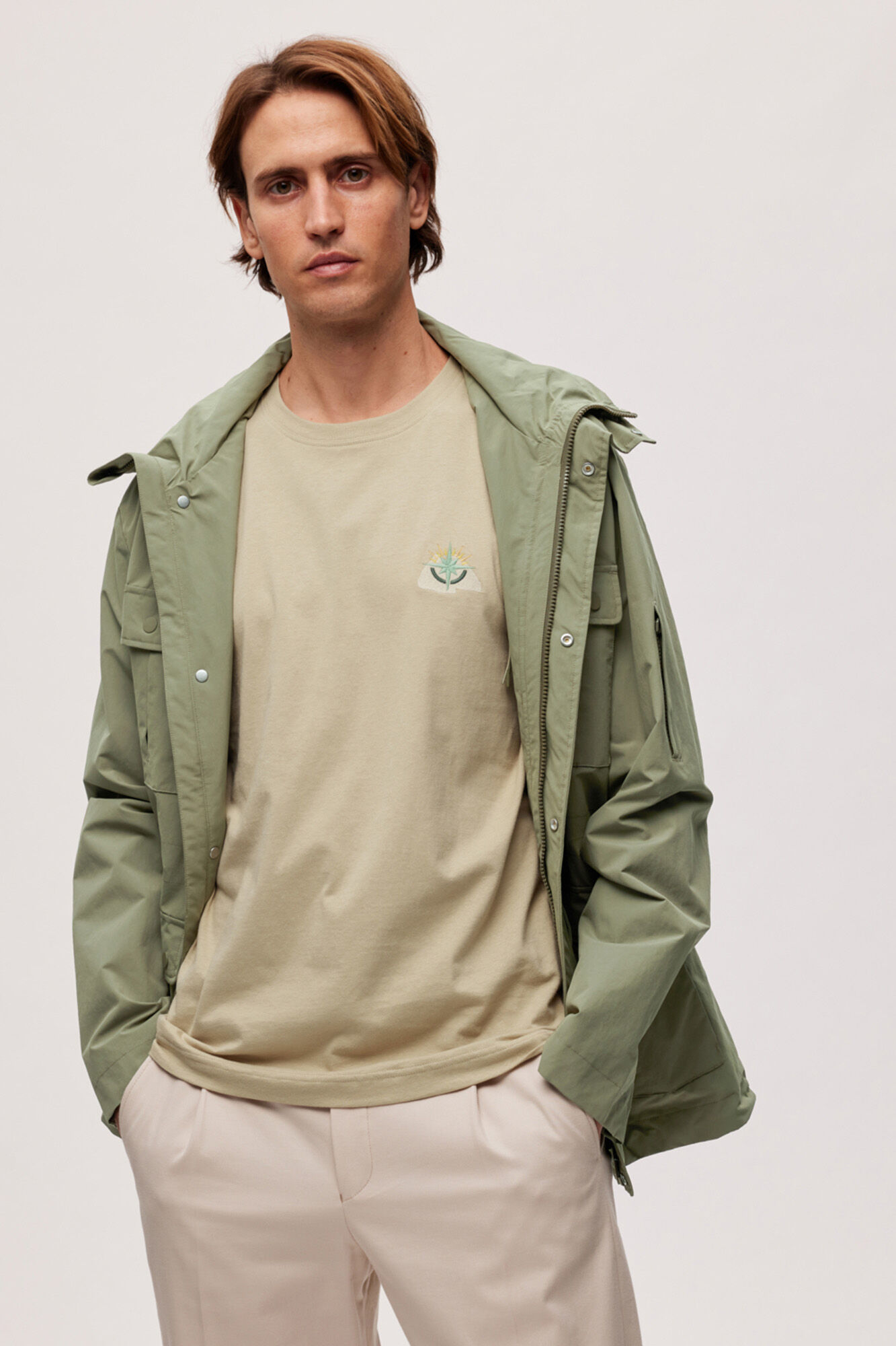Camiseta de algodão orgânico com detalhes bordados - Verde