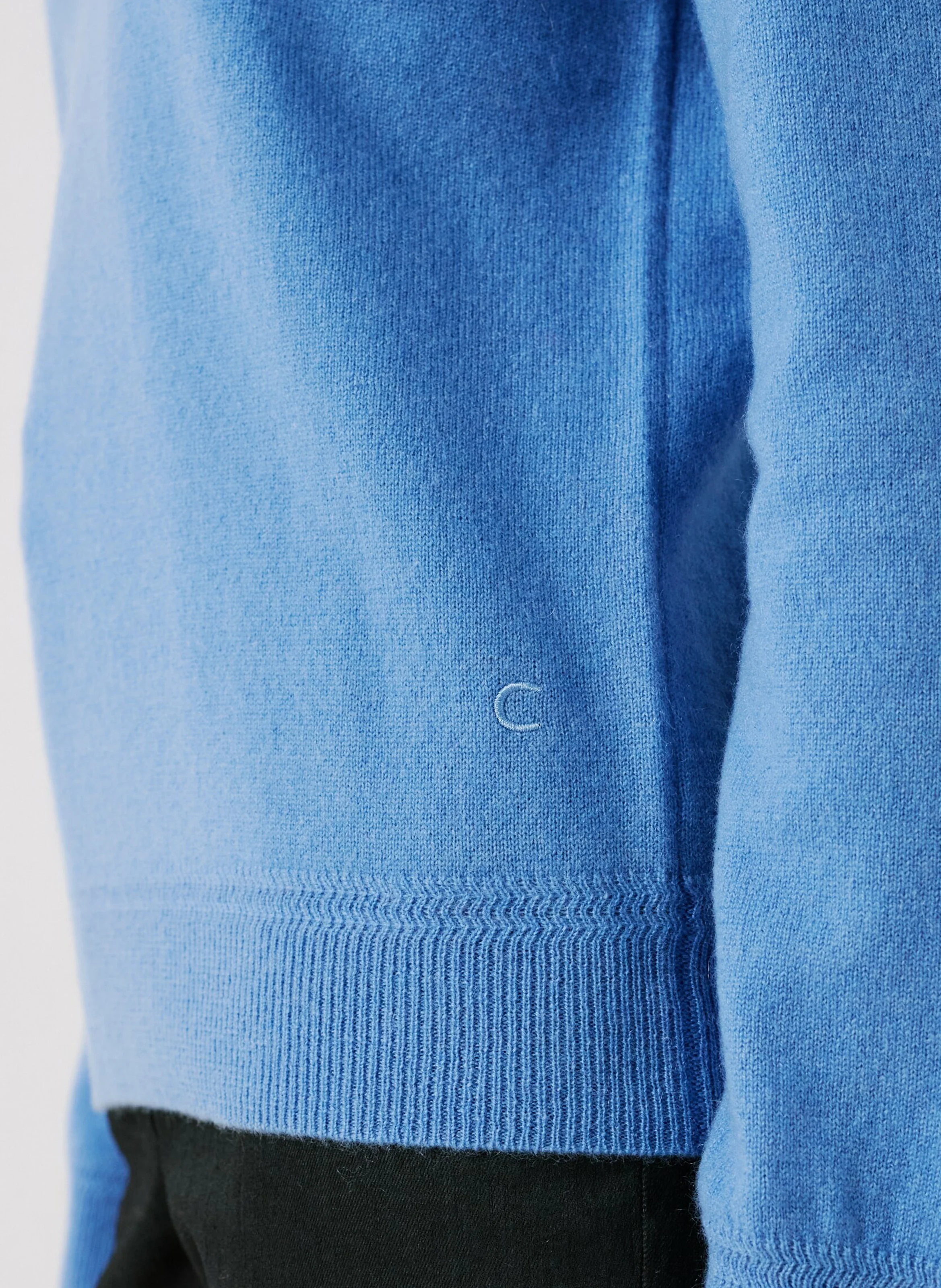 MARIANNE2 - Pull cintré col V en cachemire | Bleu
