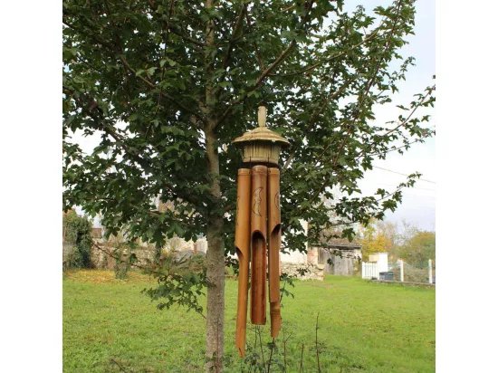 Carillon en bois avec cabane
