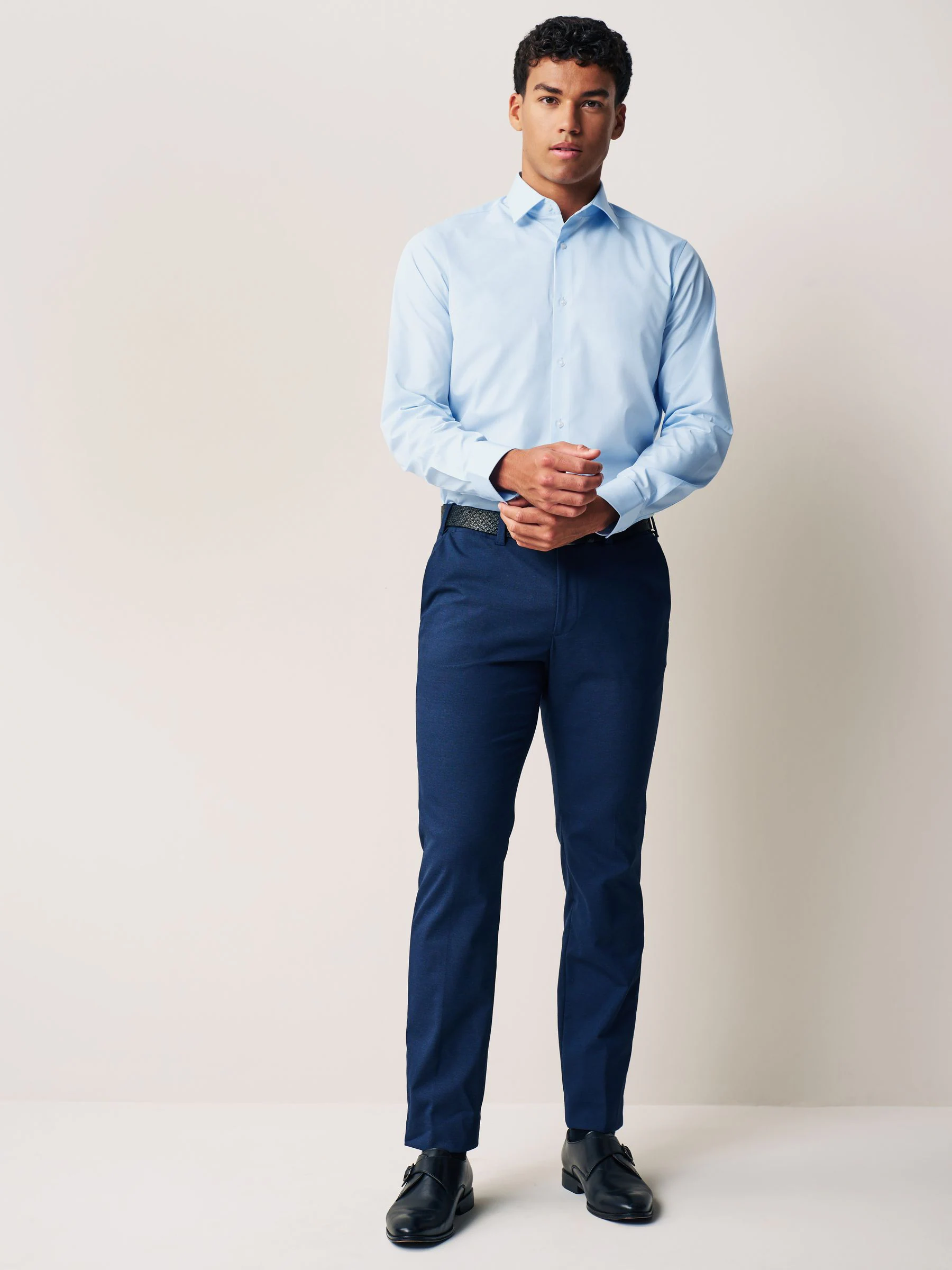 Wit/blauw - Normale Pasvorm - Onderhoudsvriendelijke nette overhemden met lange mouwen met enkele manchetten, verpakking van 2