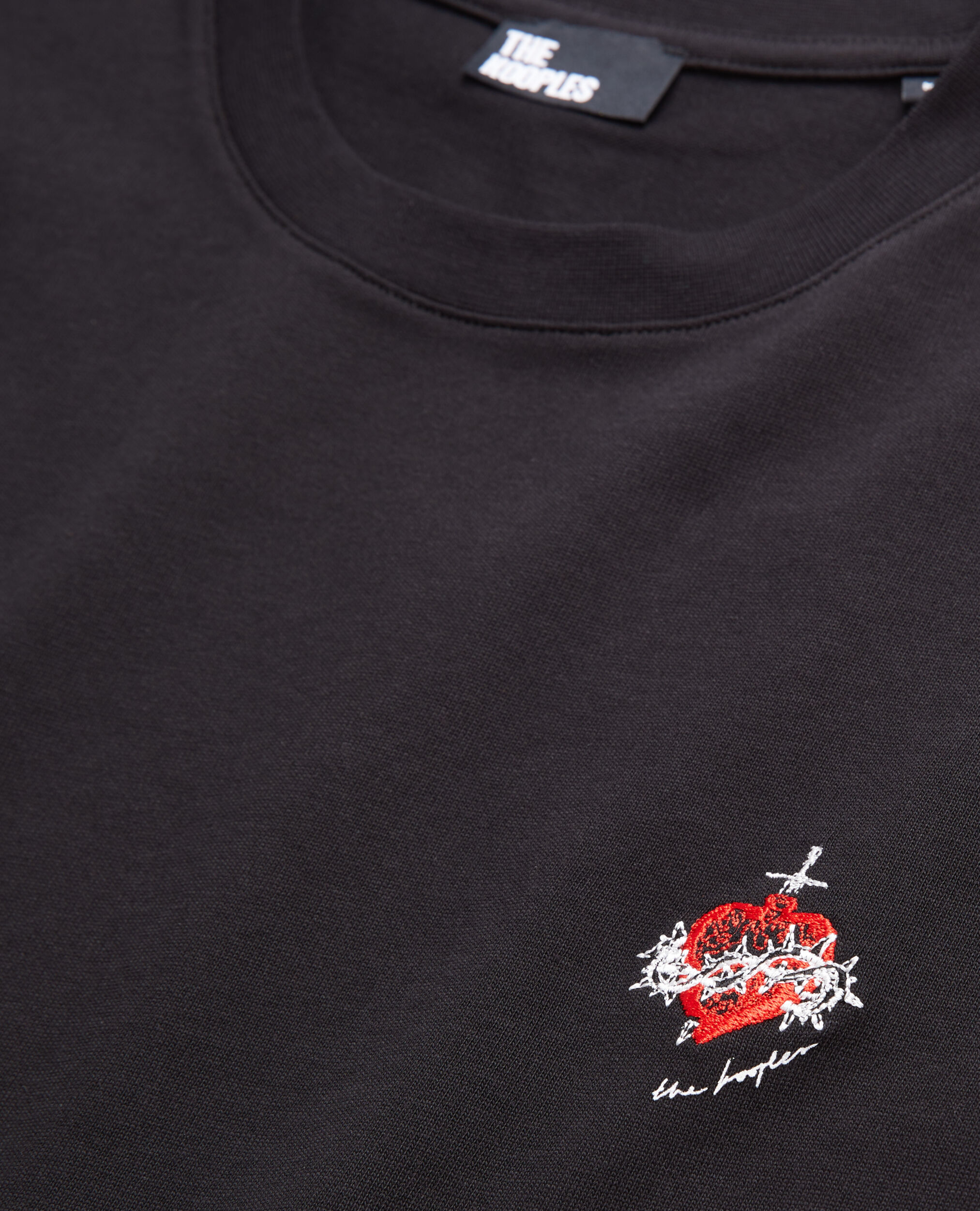 T-shirt noir avec broderie Dagger through heart