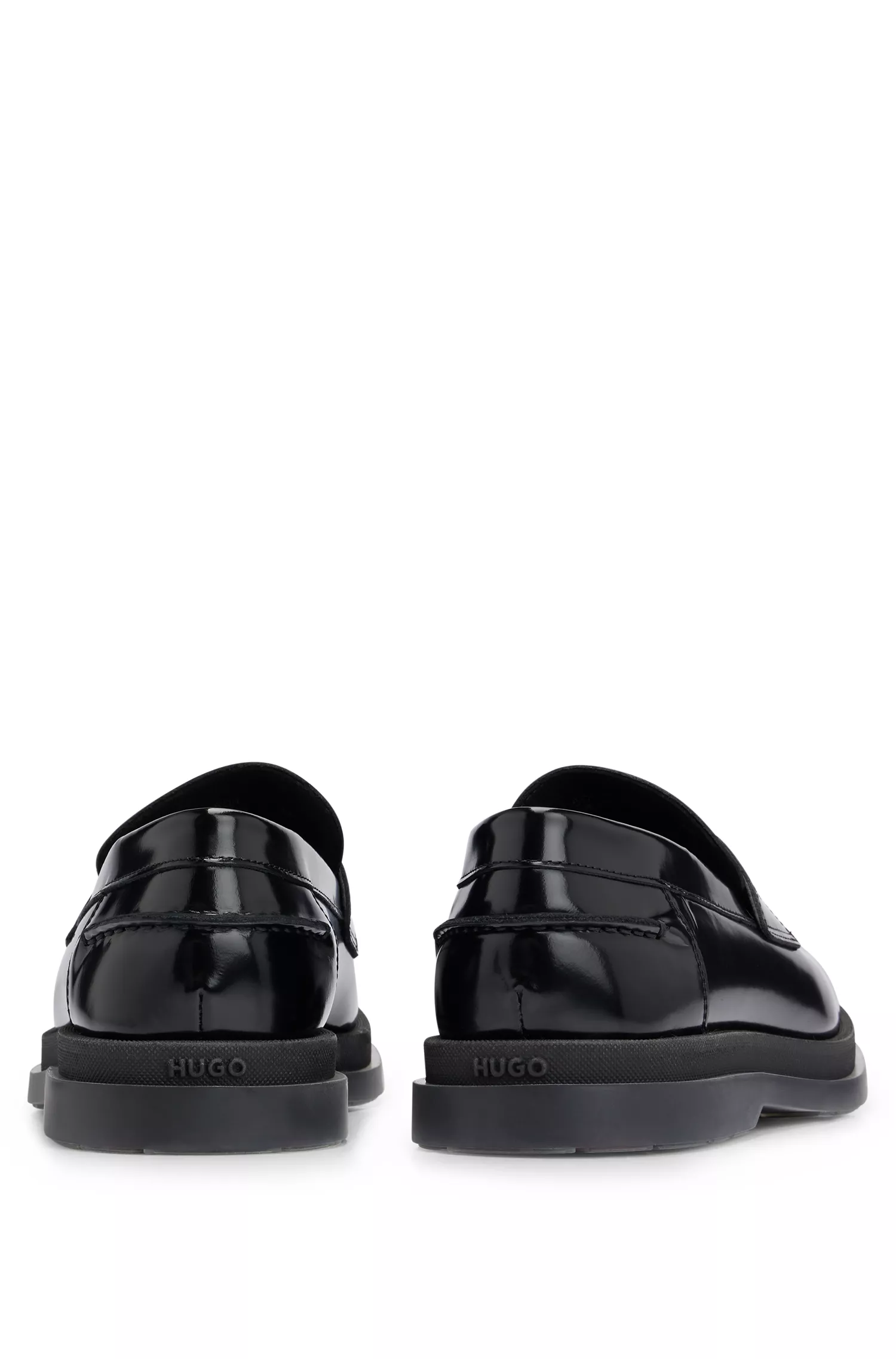 Mocassins HUGO com acabamento em Red-Penny em couro escovado.