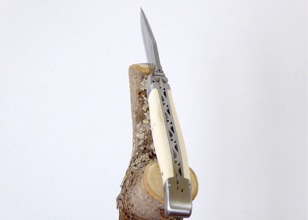 Couteau Laguiole avec un manche en Ivoire de Mammouth