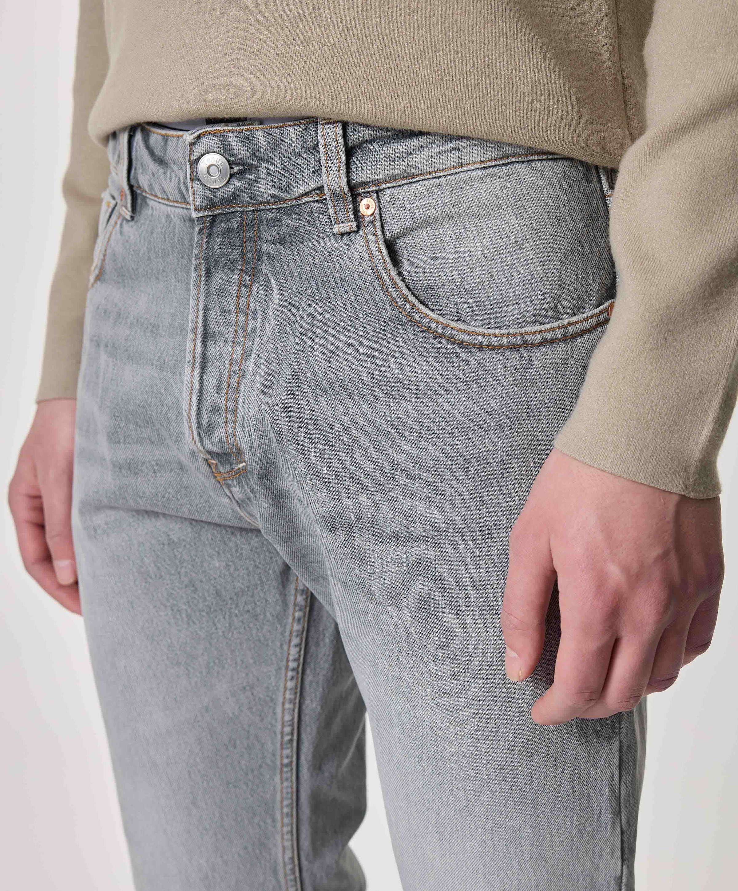 Tenue. Heren jeans grijs