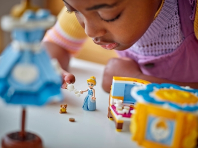 LEGO De jurk van Assepoester (43266)