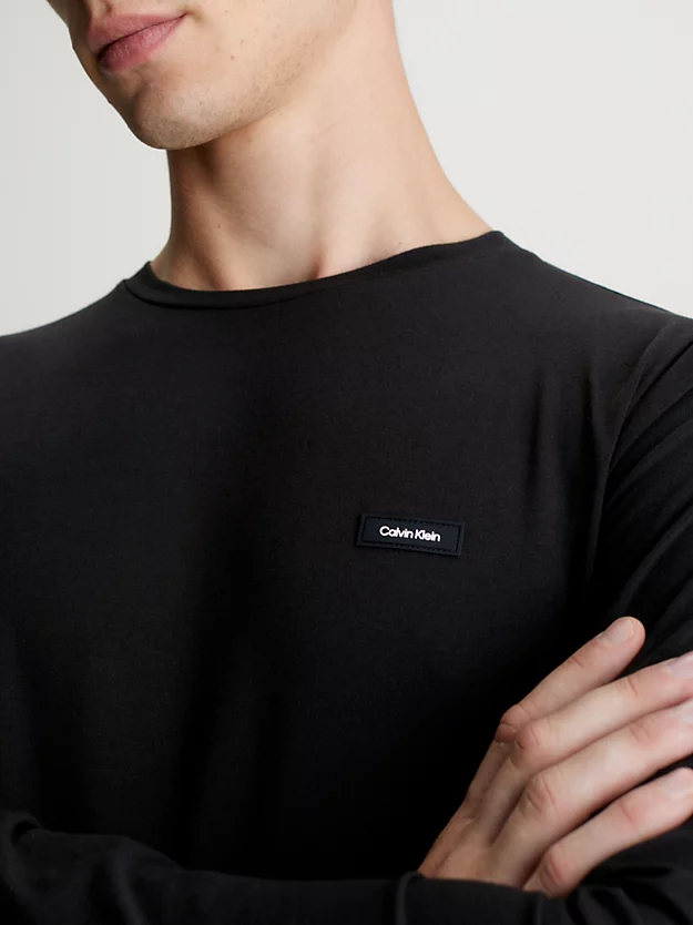Camiseta de manga comprida com modelagem justa e tecido elástico
