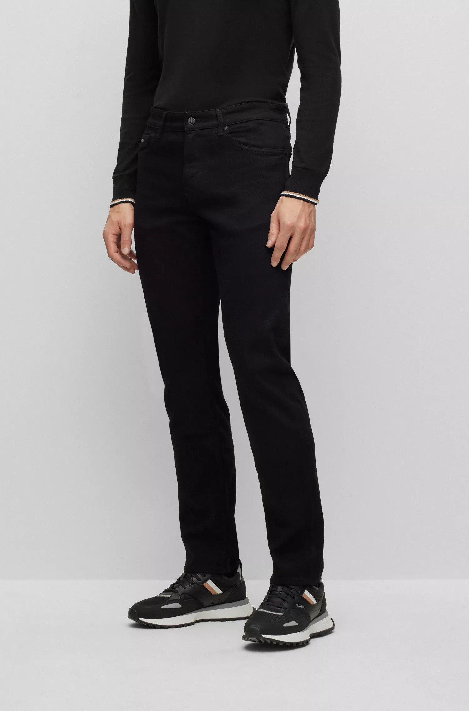 Calça jeans BOSS preta, corte regular, em denim italiano preto.