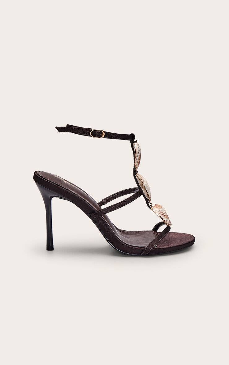 Chocolat Sandales À Talons Ajourées Avec Ornements Coquillage En Satin
