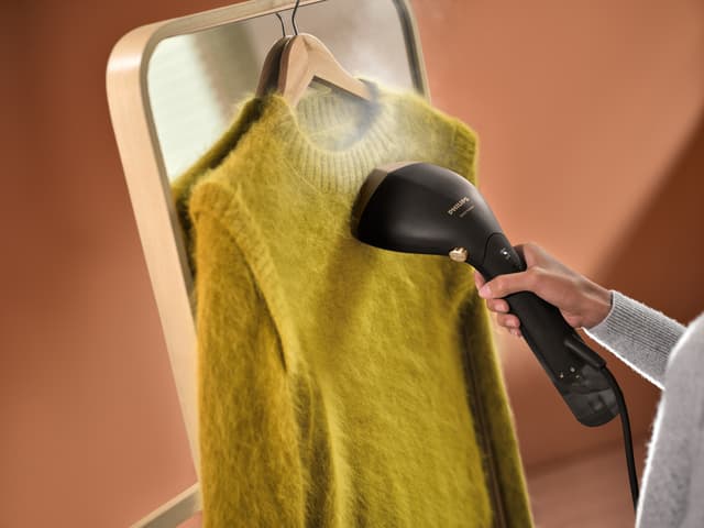 Philips 7000 Series håndholdt steamer STH7060/80 (sort/guld)
