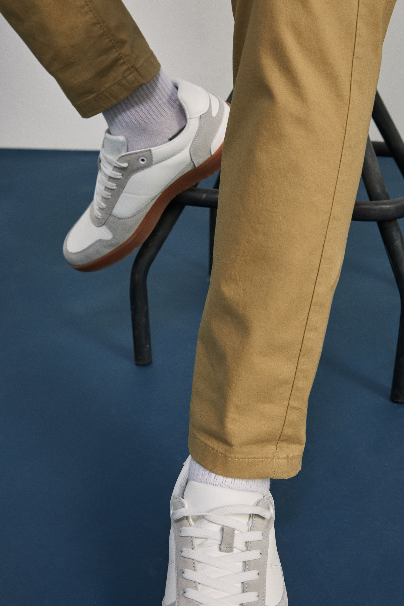 Calça chino slim - dourada