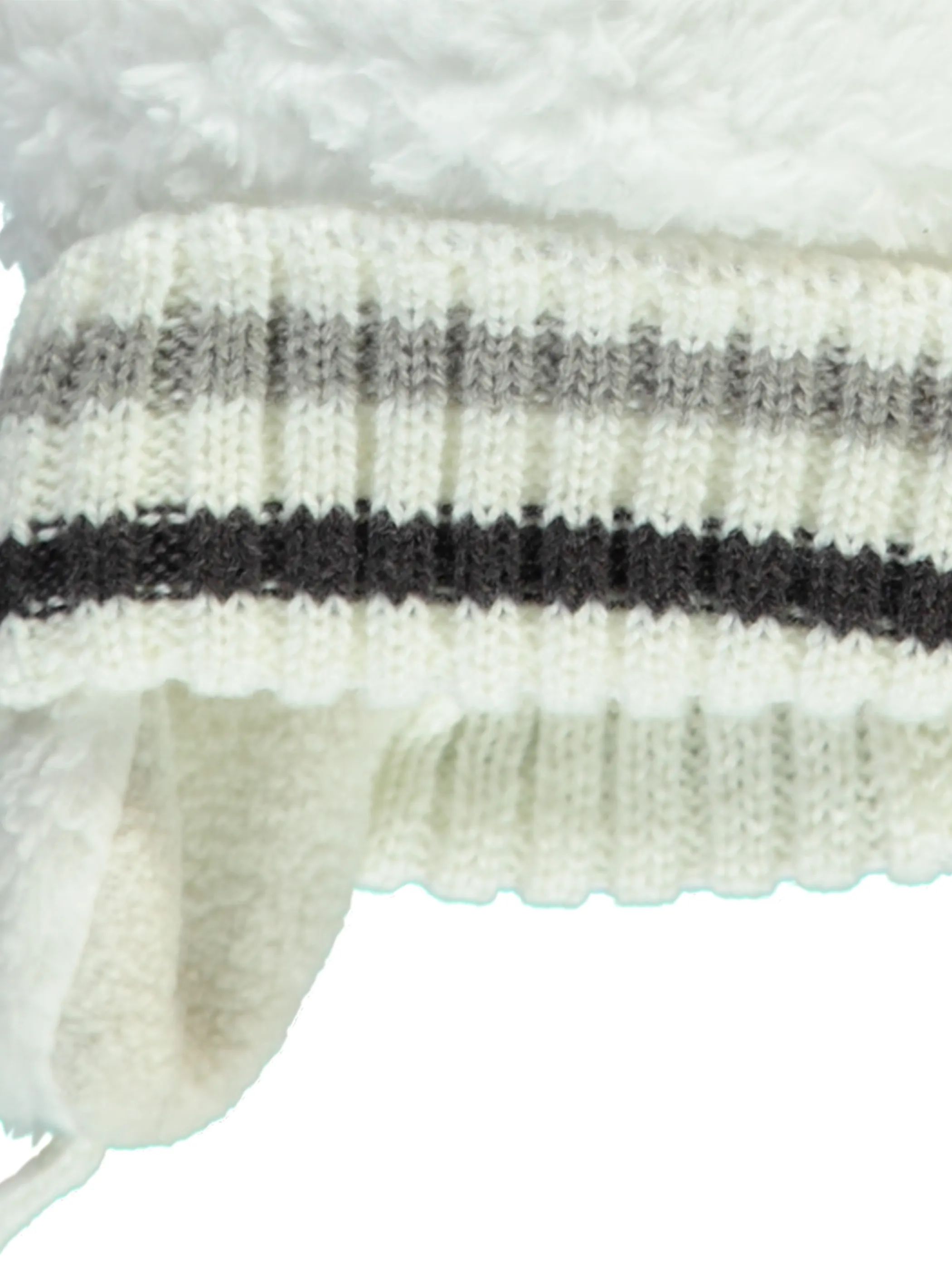 Baby Mütze im Bommel