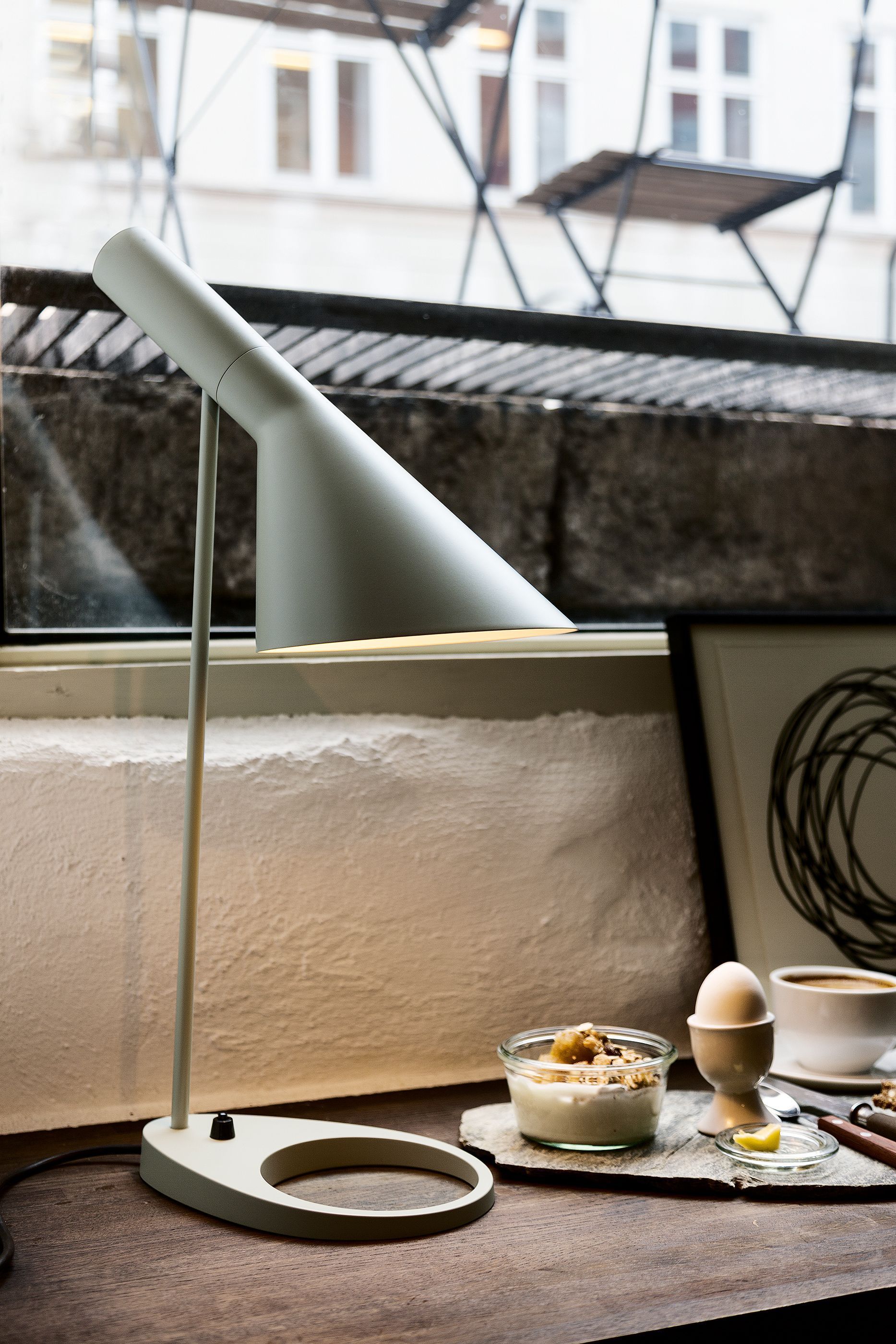 Louis Poulsen AJ bureaulamp Soft Lemon