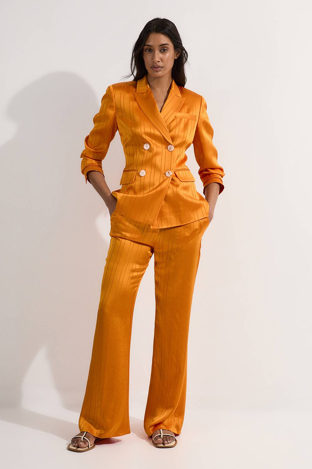 KarenMillen Pantalon droit taille ajustée en satin premium à fines rayures