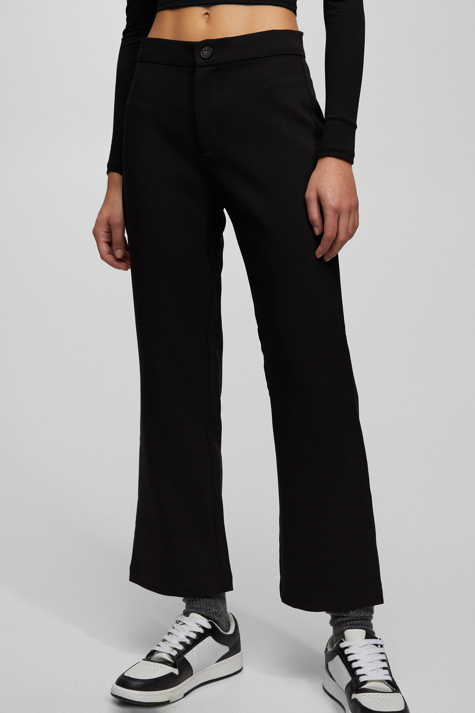 CALÇA FLARE CROPPED - PRETA