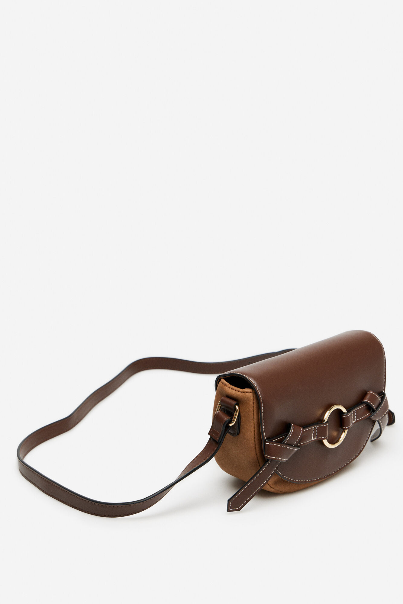 Bolsa de ombro com aba pespontada
