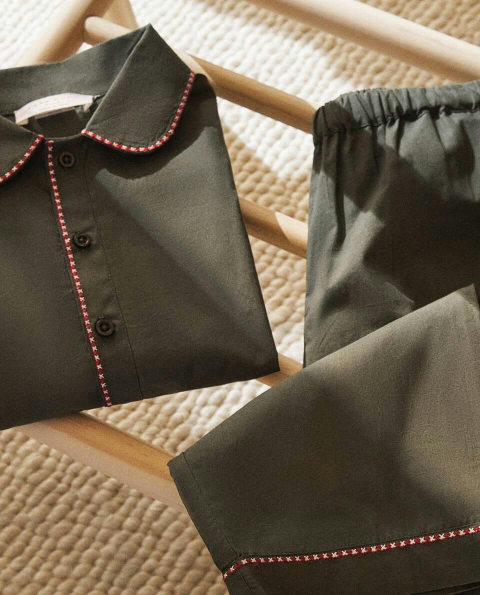 Conjunto de pijamas de Natal infantil com contraste