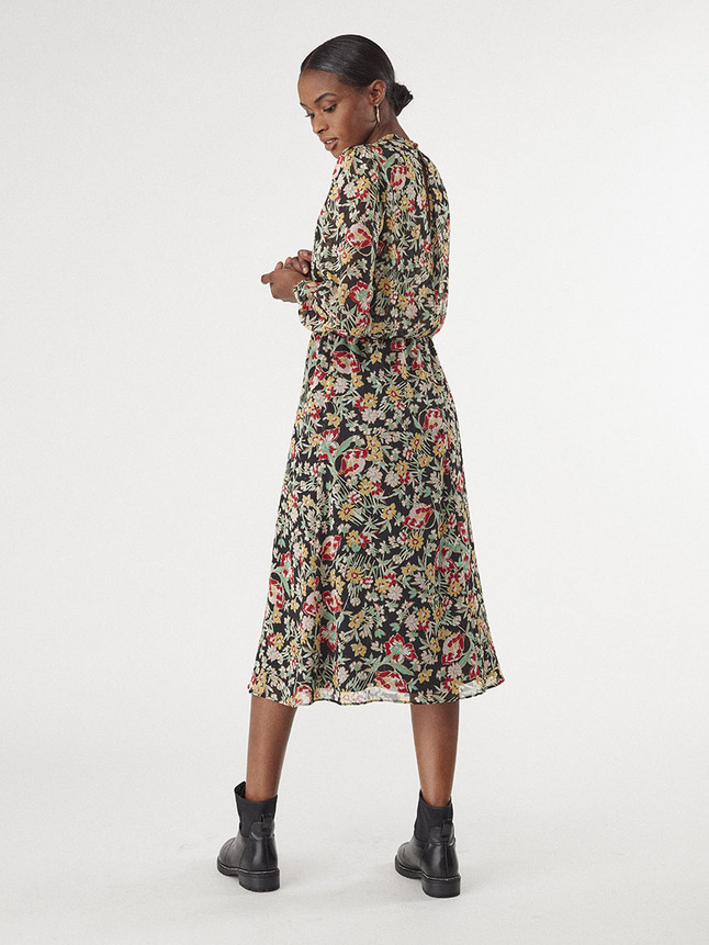 Robe longue cintrée ouverture poitrine