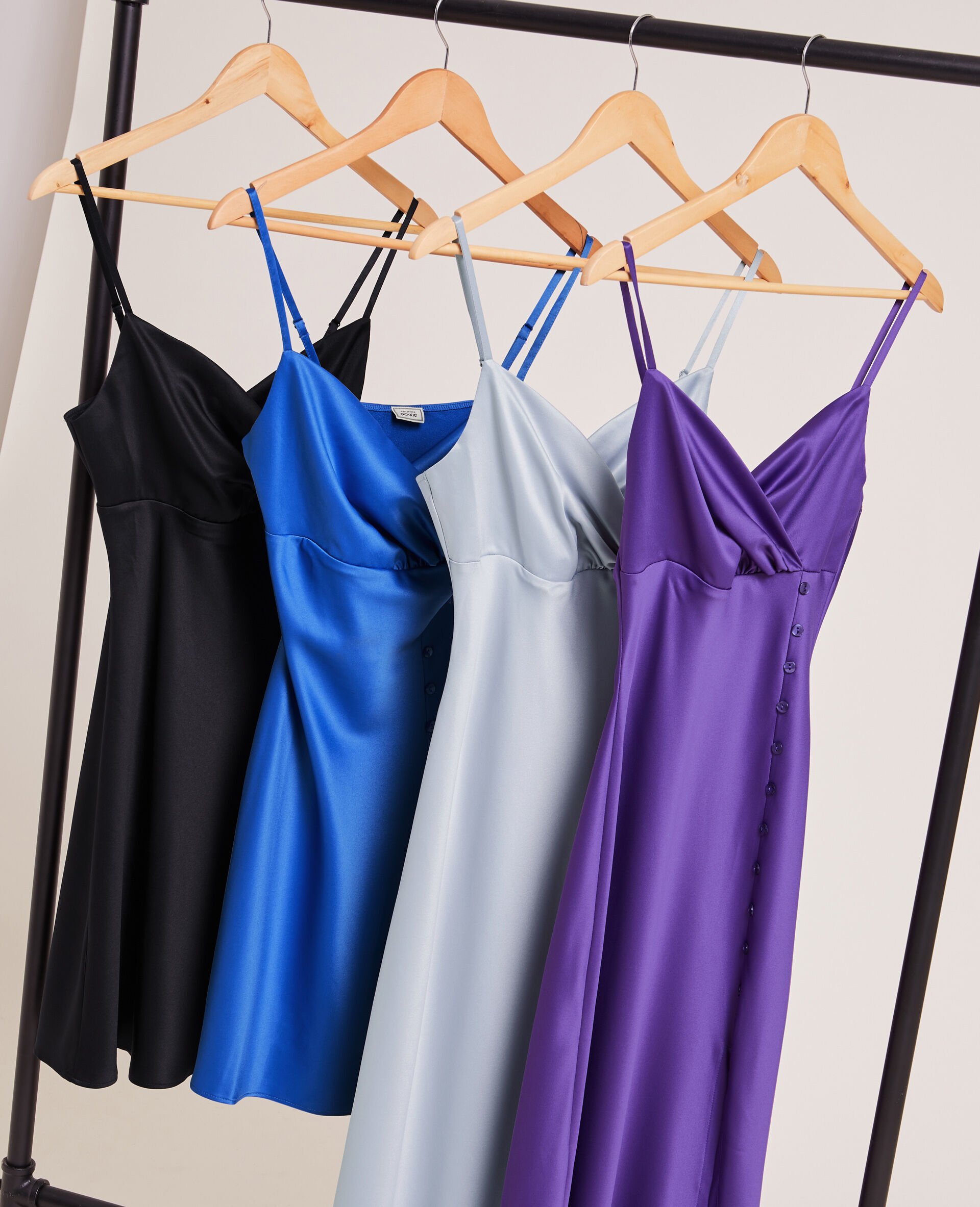 Robe longue cache-cœur en satin - Gris clair