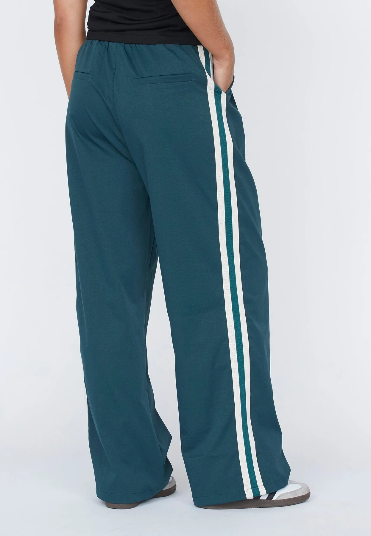 Sisters Point Gogo-Pa 315 dark green cream