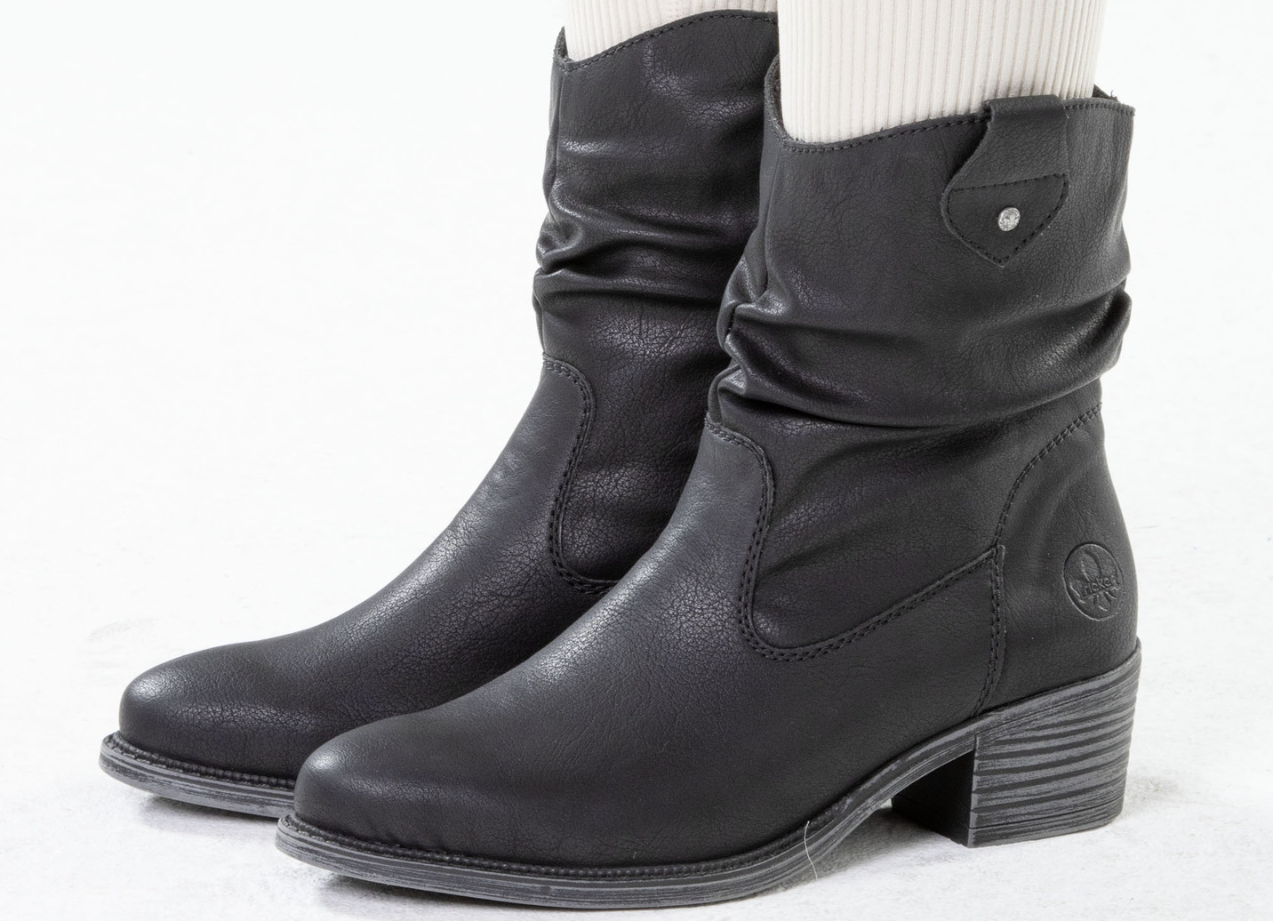 Rieker Western-Stiefelette aus weichem Synthetikmaterial mit Raffung