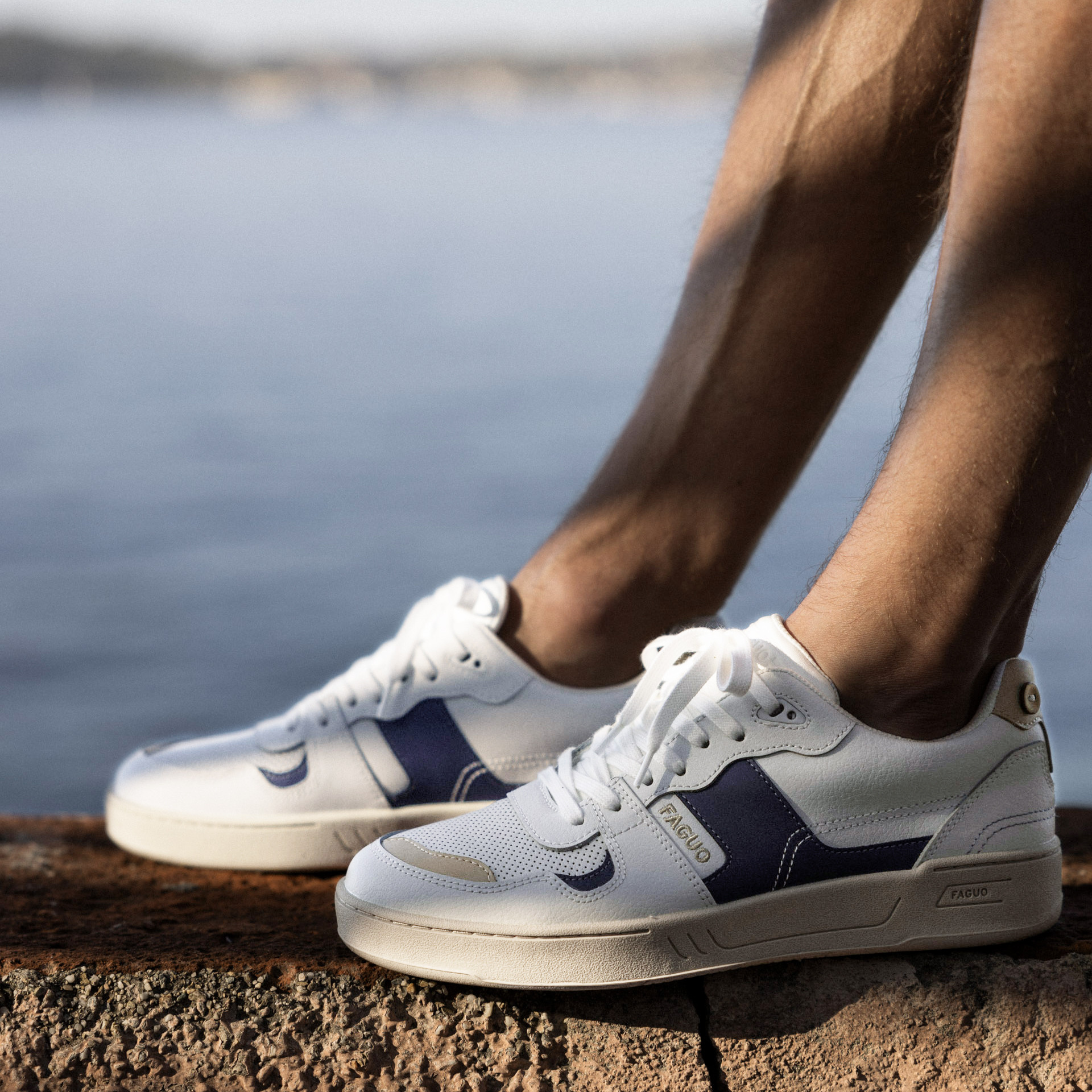 Baskets blanches & bleues cuir - modèle ceiba