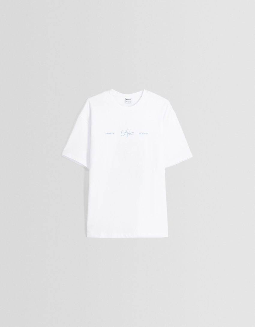 Camiseta de manga curta com modelagem quadrada e estampa bordada