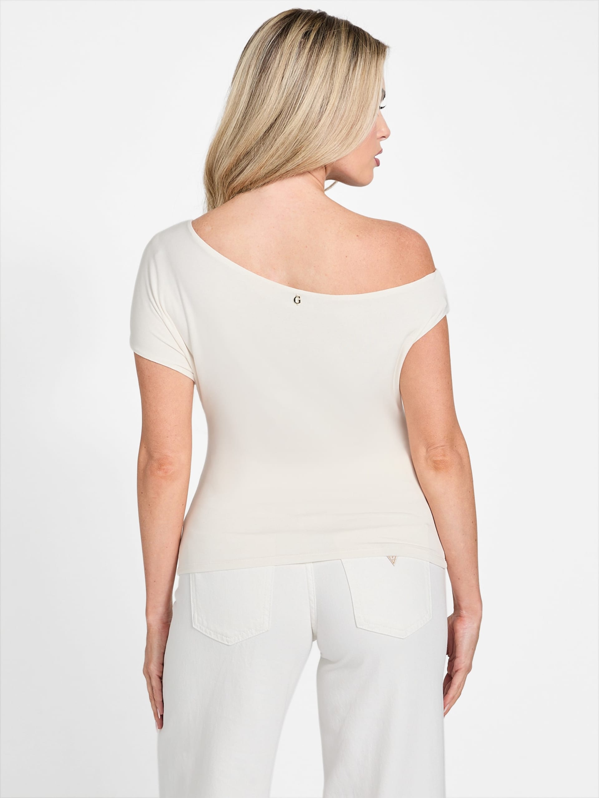Blusa Eco Miraya com ombros à mostra