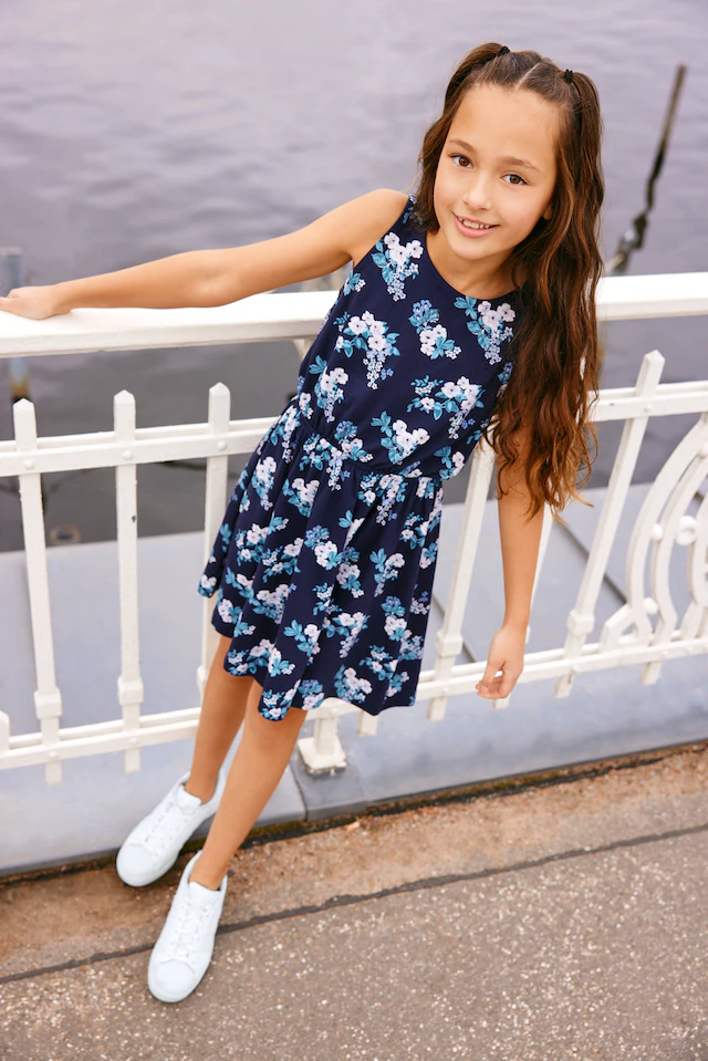 KIDSWORLD Jerseykleid »- Skaterkleid mit Blumen bedruckt« festliche Anlässe,  kniefreie Länge,  modisch,  aus Jerseystoff