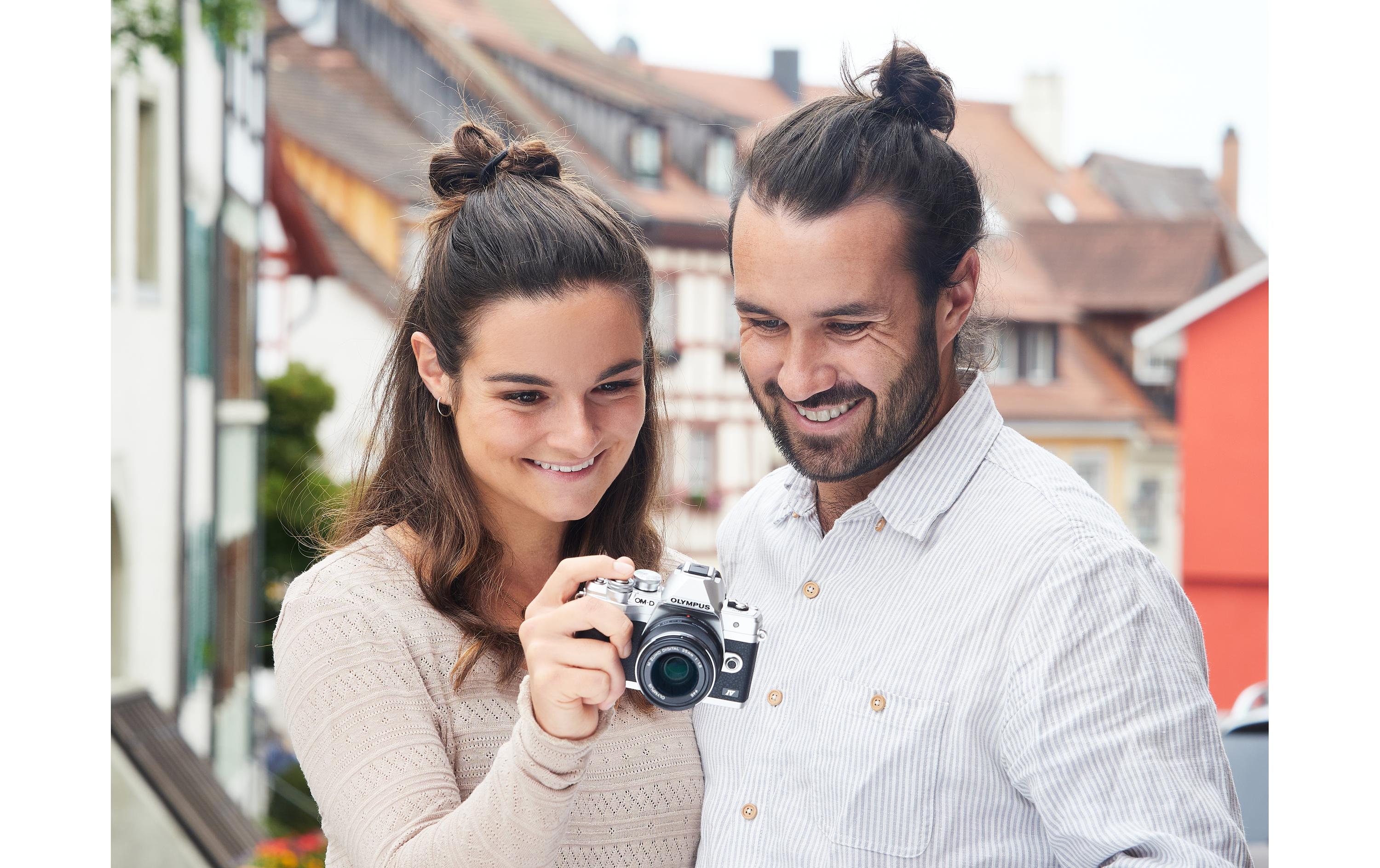 Fotokamera E-M10 Mark IV Kit 14-42 Schwarz<br>Kompakte Fotokamera mit Bildstabilisator und Sucher