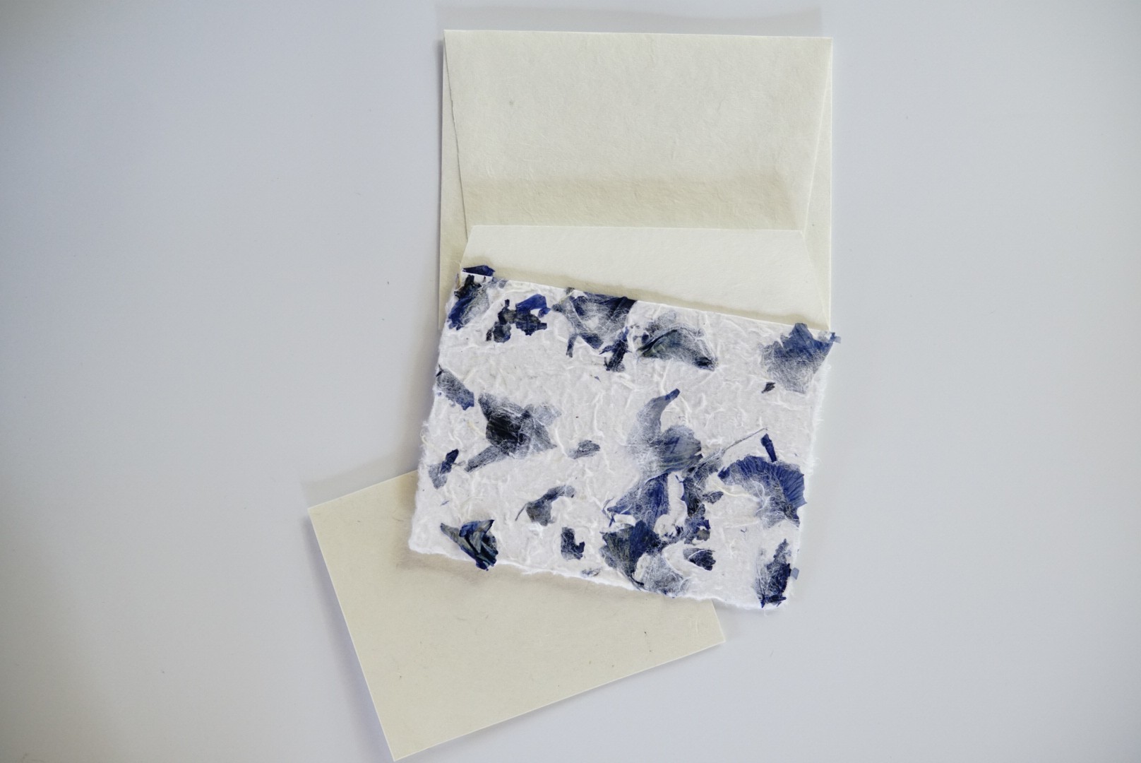 Grußkarte weiß/blau, Büttenpapier, B 12,5 cm, H 17 cm günstig bestellen