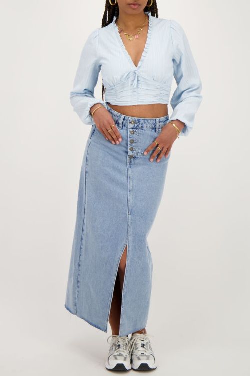 Lichtblauwe crop top met ruffles en smock