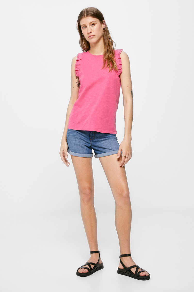 Camiseta com babados bordados suíços de sobra - roxa