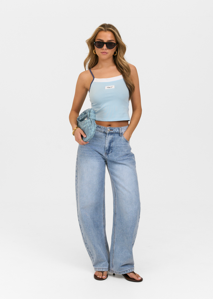 Label contrast top lichtblauw