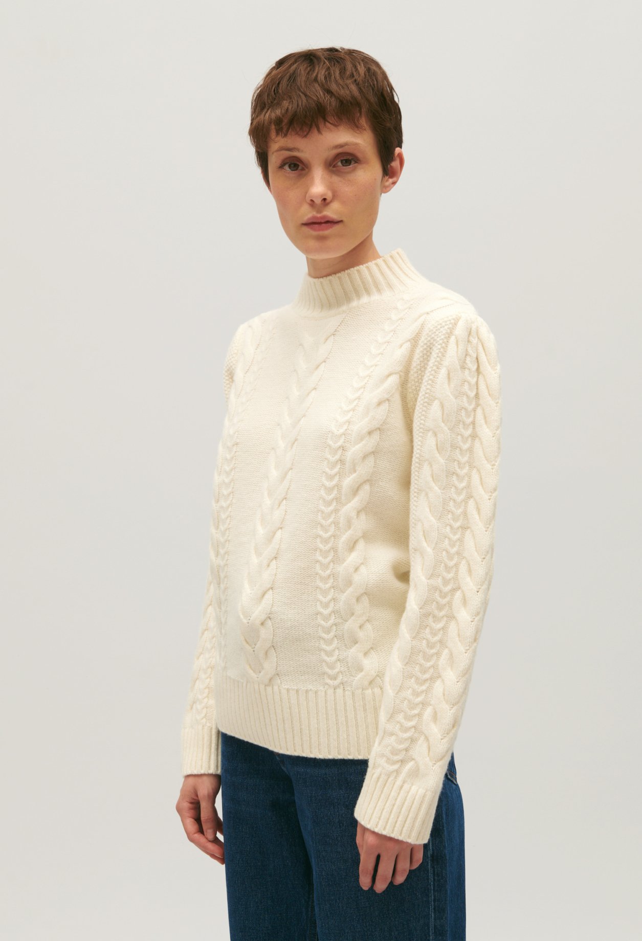 Pull maille torsadee ecru