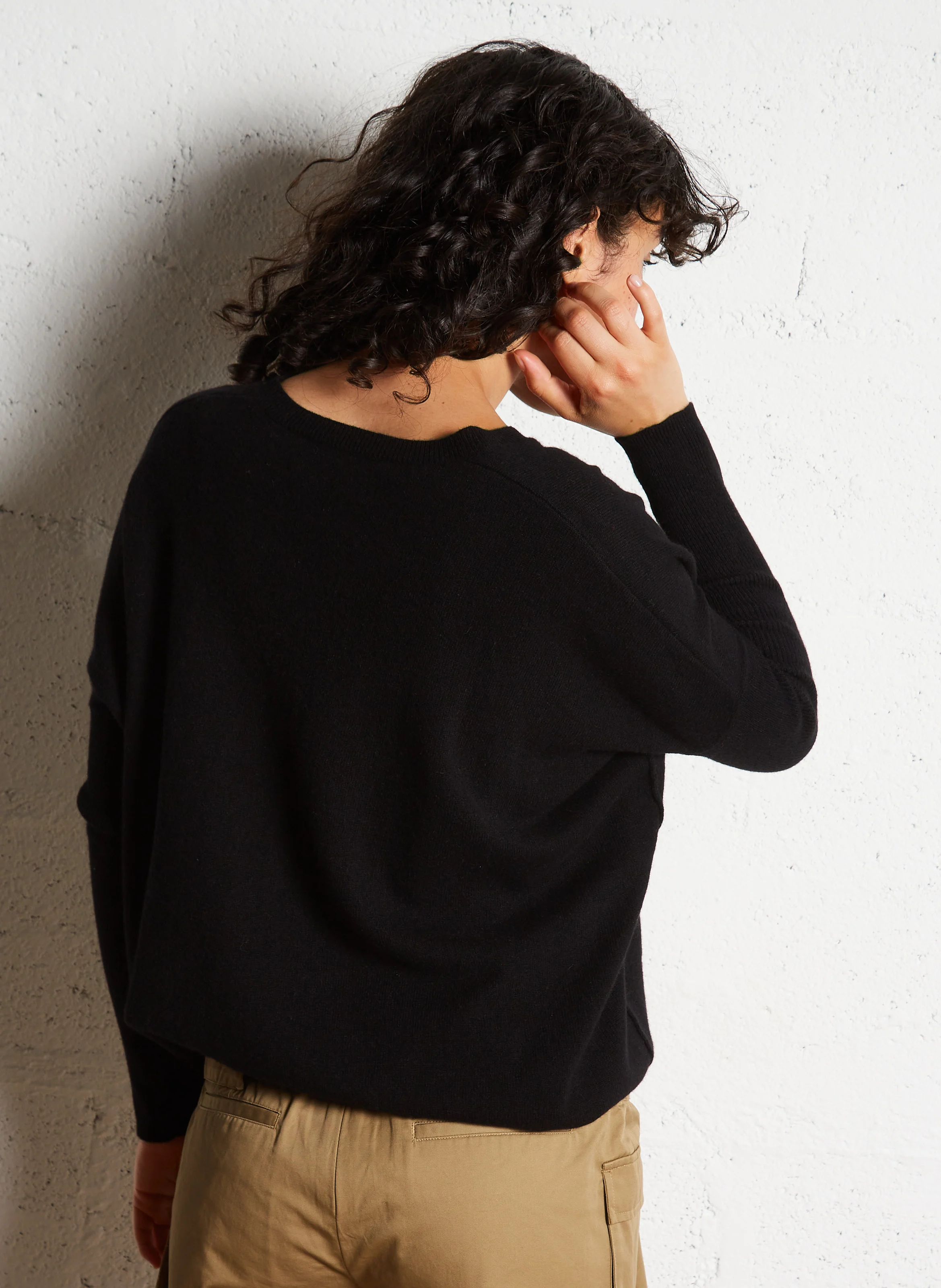 AMYEVERYDAY - Pull col V en cachemire | Noir