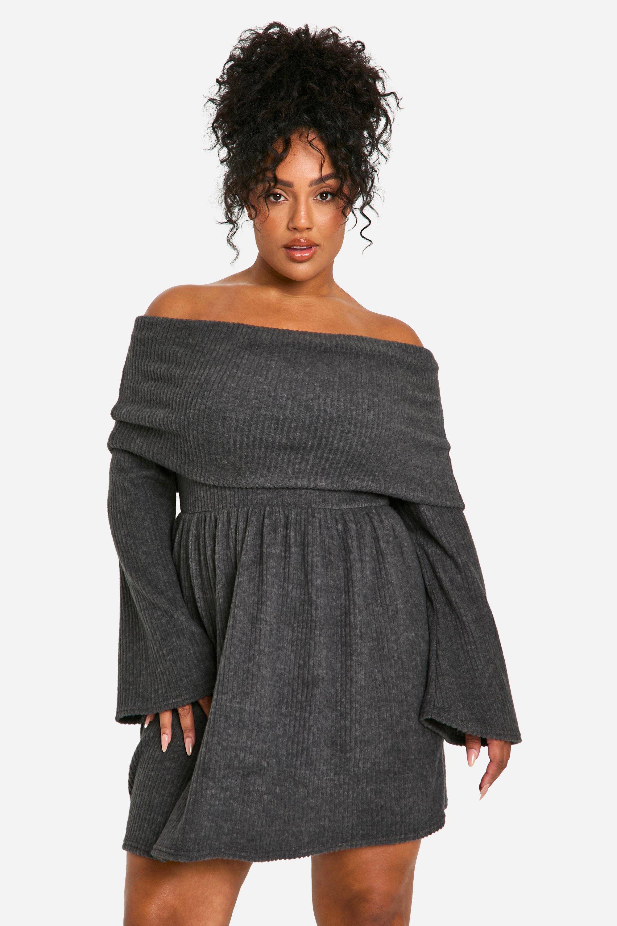 boohoo Robe skater à côtes brossées et épaules dénudées Plus