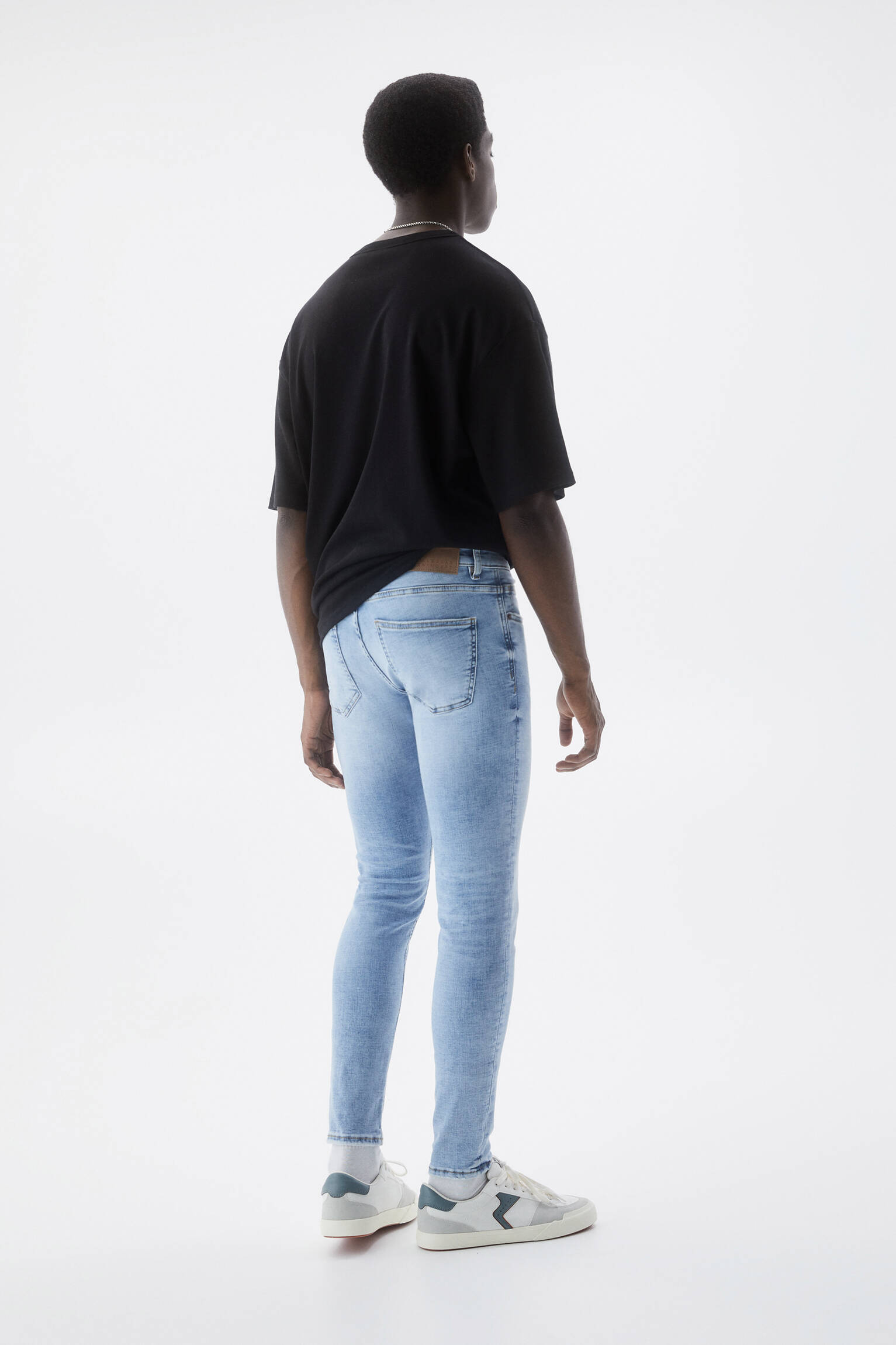 CALÇA JEANS SKINNY BÁSICA - ÍNDIGO CLARO