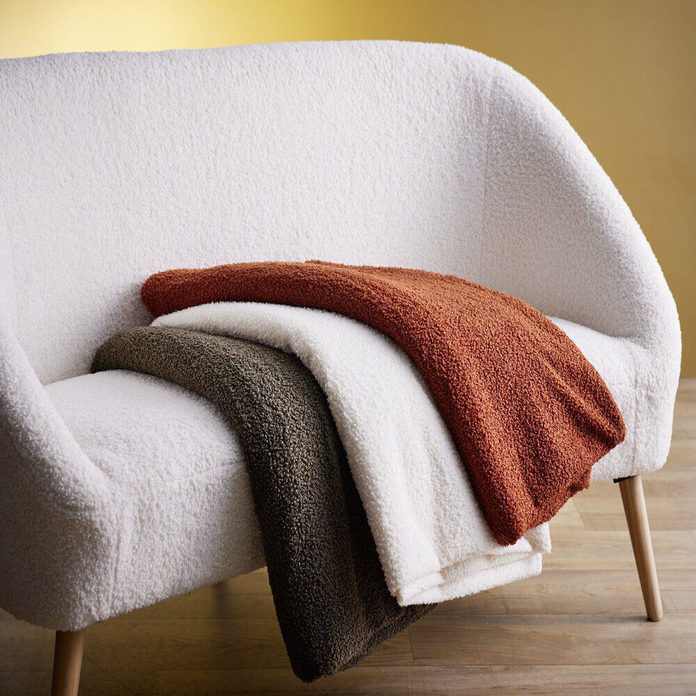 Plaid bouclette 130x160cm polyester 3 coloris