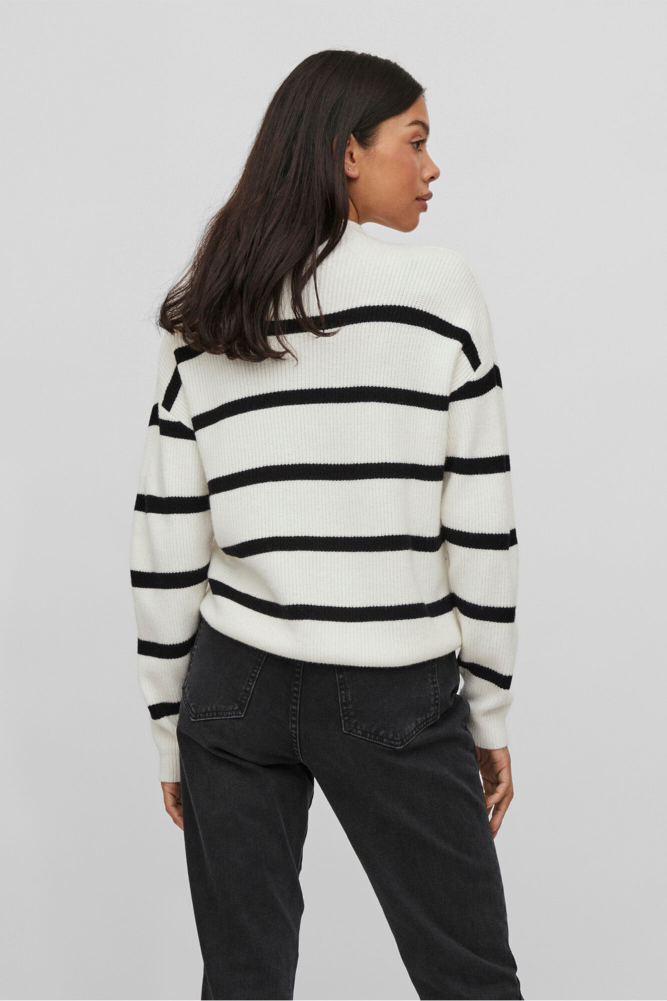 Suéter feminino de gola alta e mangas compridas - Branco