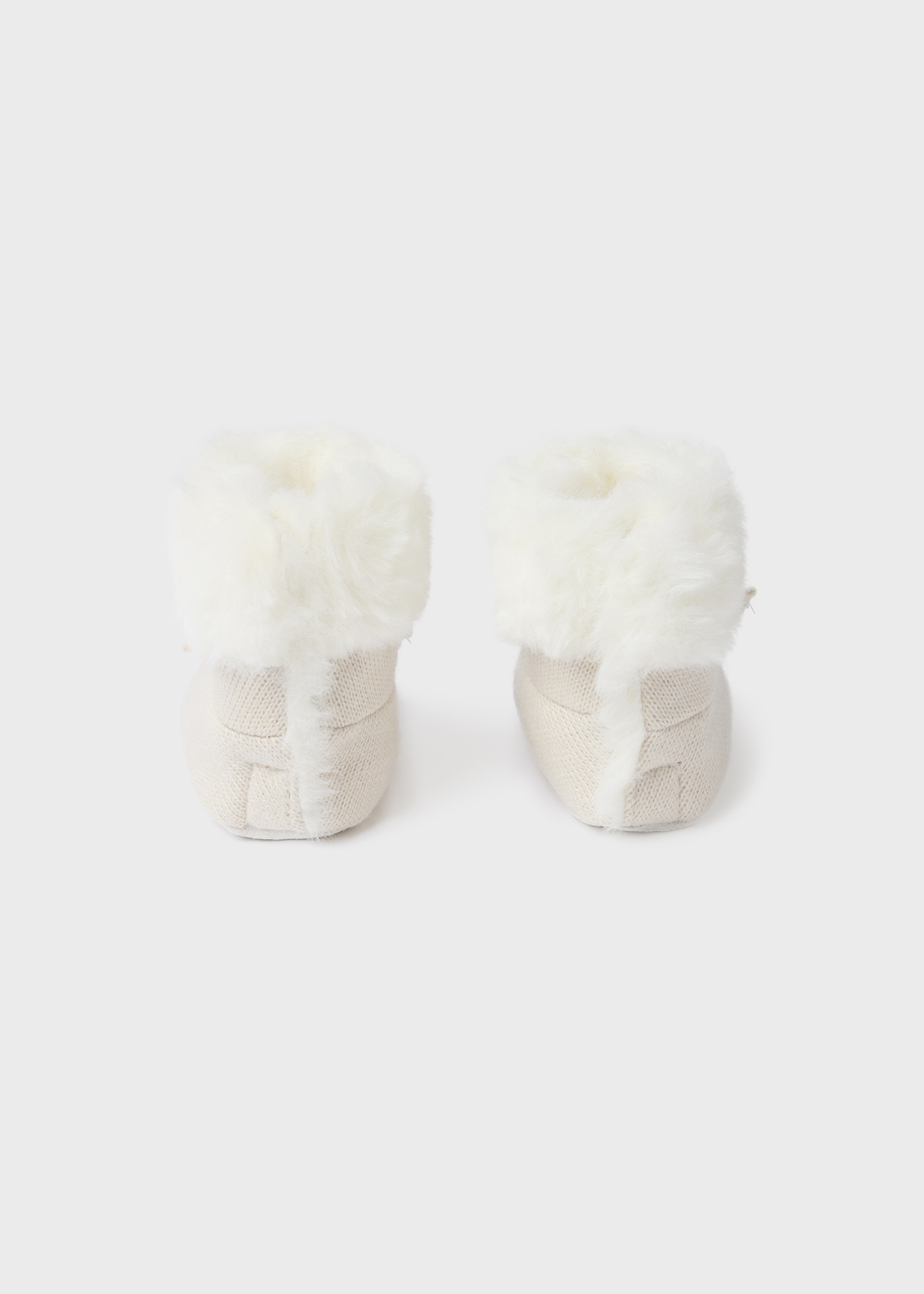 Bota de tricô com pelo de recém-nascido