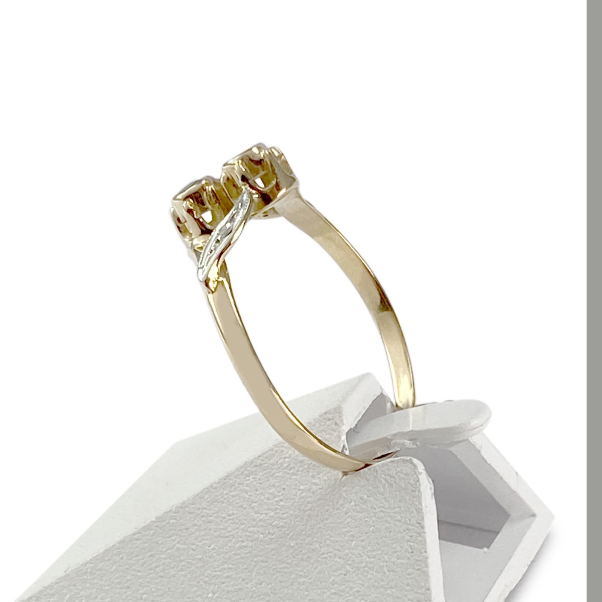 Bague d'occasion or 750 jaune et rhodié émeraudes diamants