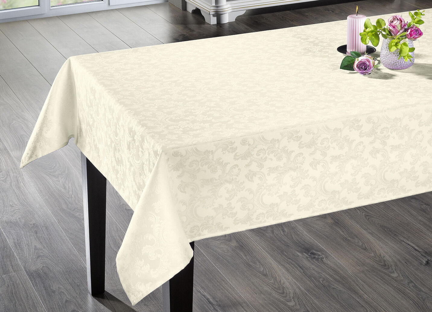 Bügelfreie Tischdecke mit Fleckschutz-Ausrüstung