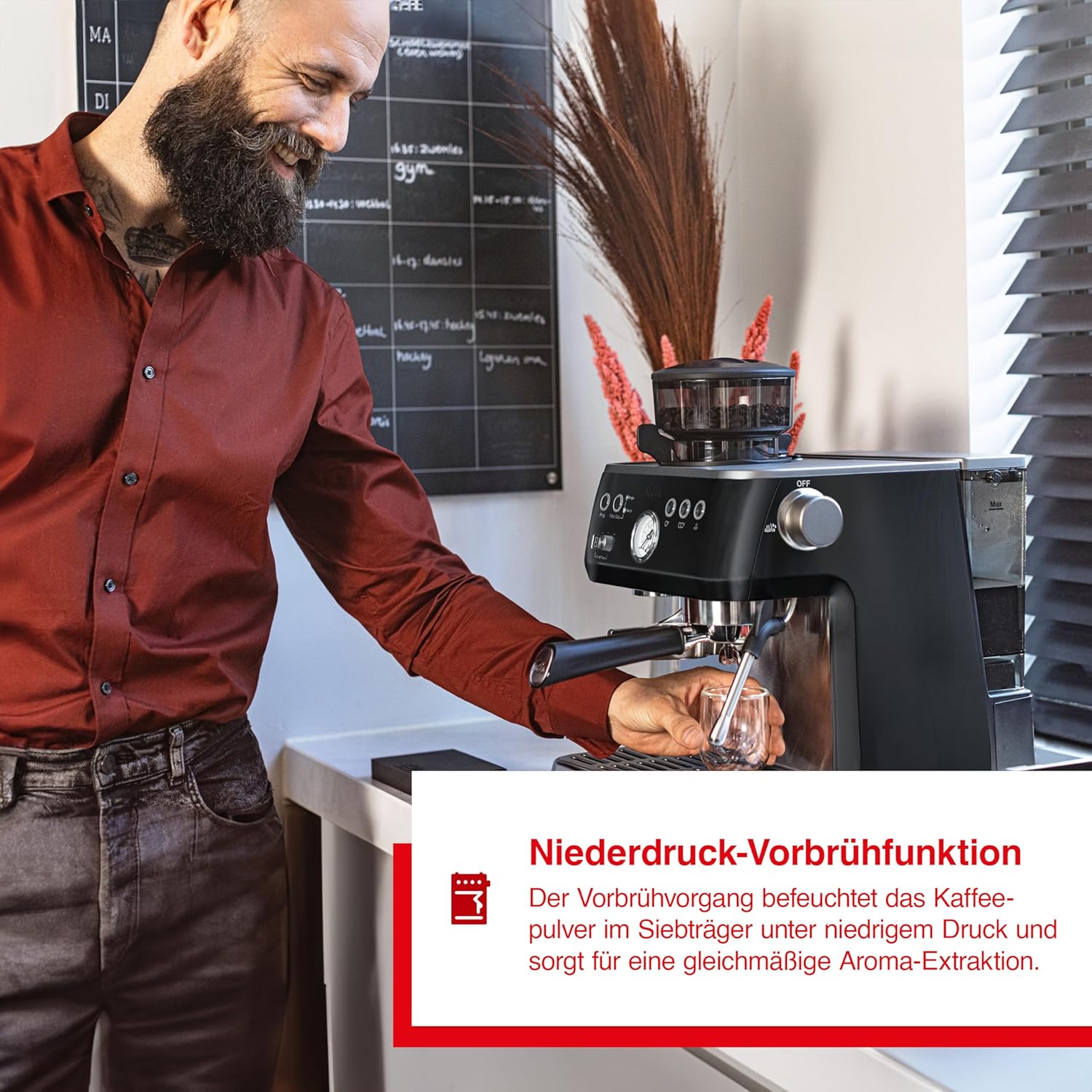 Solis Grind & Infuse PERFETTA Espressomaschine, Kaffeemaschine mit Mahlwerk und Milchaufschäumer, Halbautomatische Kaffeemaschine mit abnehmbaren Wassertank, Heißwasser- und Dampffunktion (Schwarz)