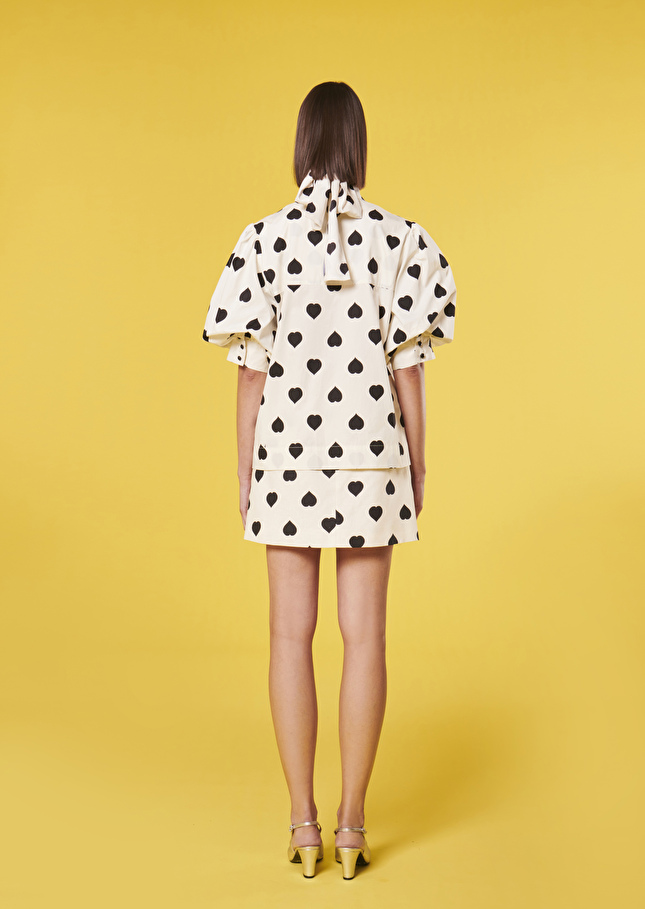 Chemise Calypsoécrue à motif coeur noir en popeline