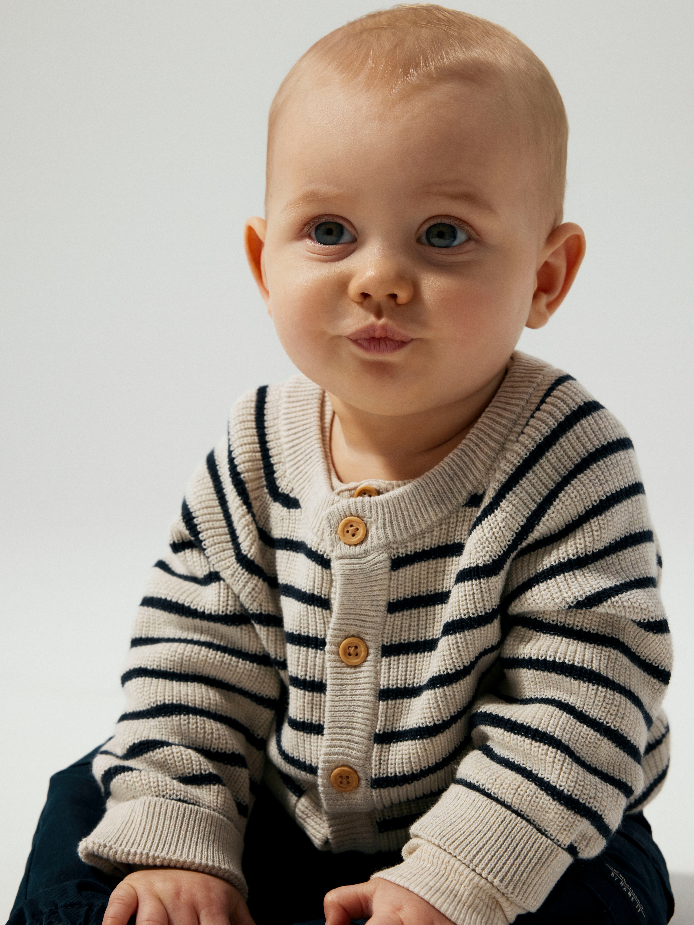 Name It Strickjacke »NBMMAST für Jungen mit gestreiftem Look und weichem Tragegefühl« gestreift, regular fit, Baumwolle, Rundhals