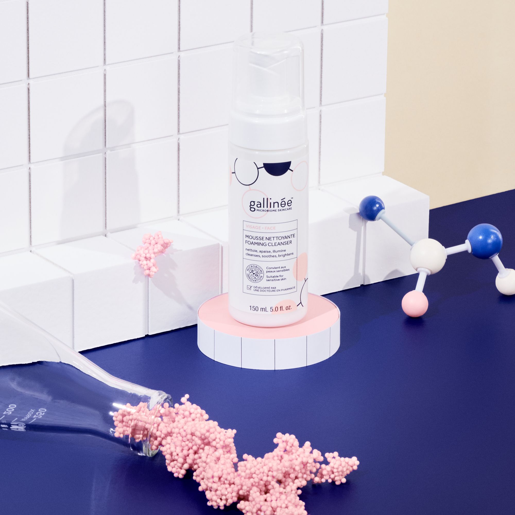 Gallinée Face Foaming Cleanser - sanfter Reinigungsschaum mit feuchtigkeitsspendenden und hautbarrierestärkenden Eigenschaften - auch für zu Ekzemen neigende Haut geeignet