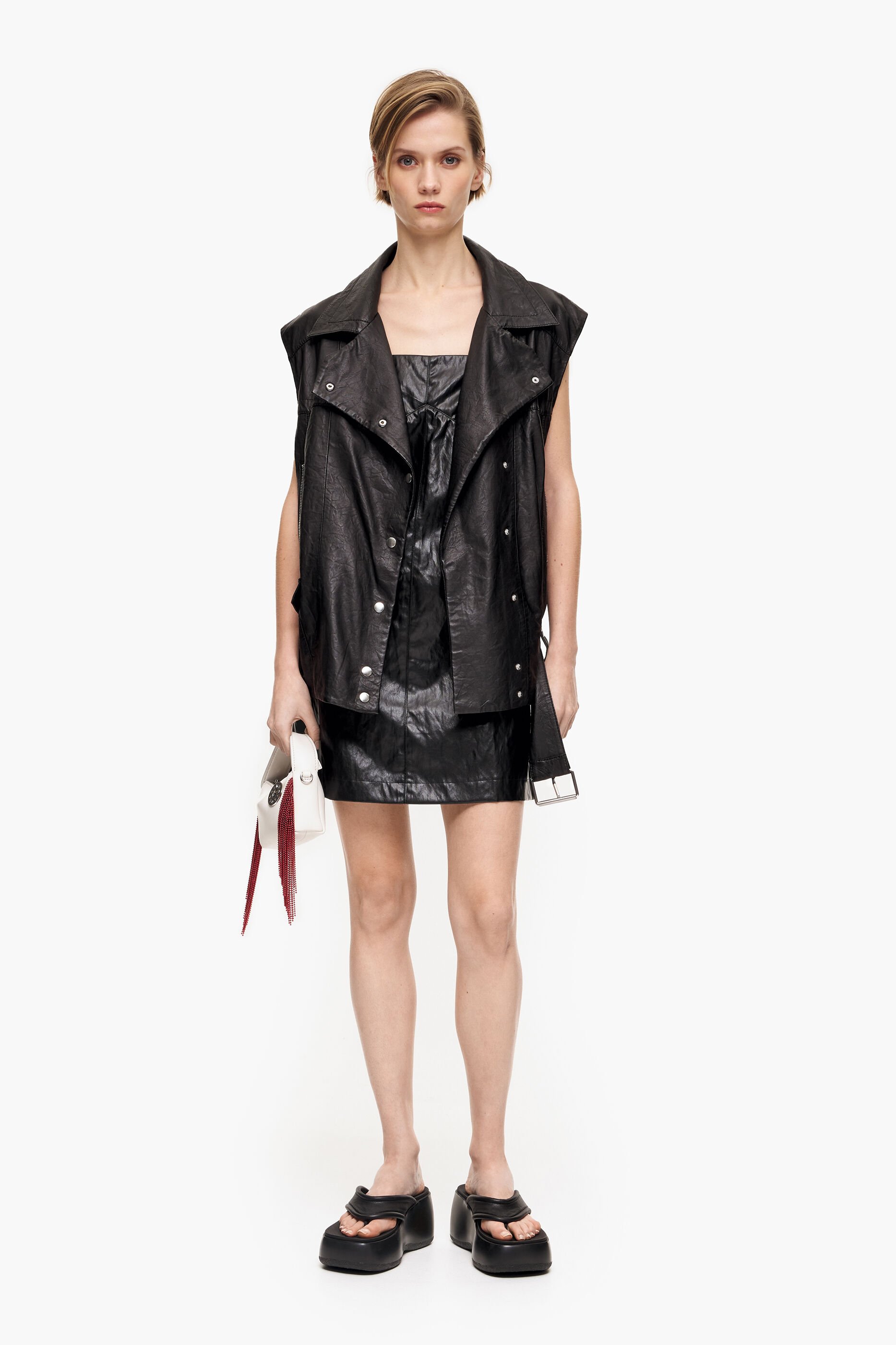 Vestido preto curto em formato A