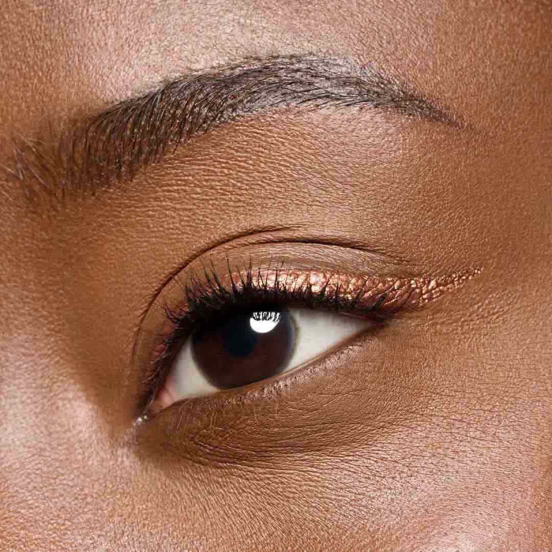 ESSENCE  COLOR it! Eyeliner Líquido Metálico