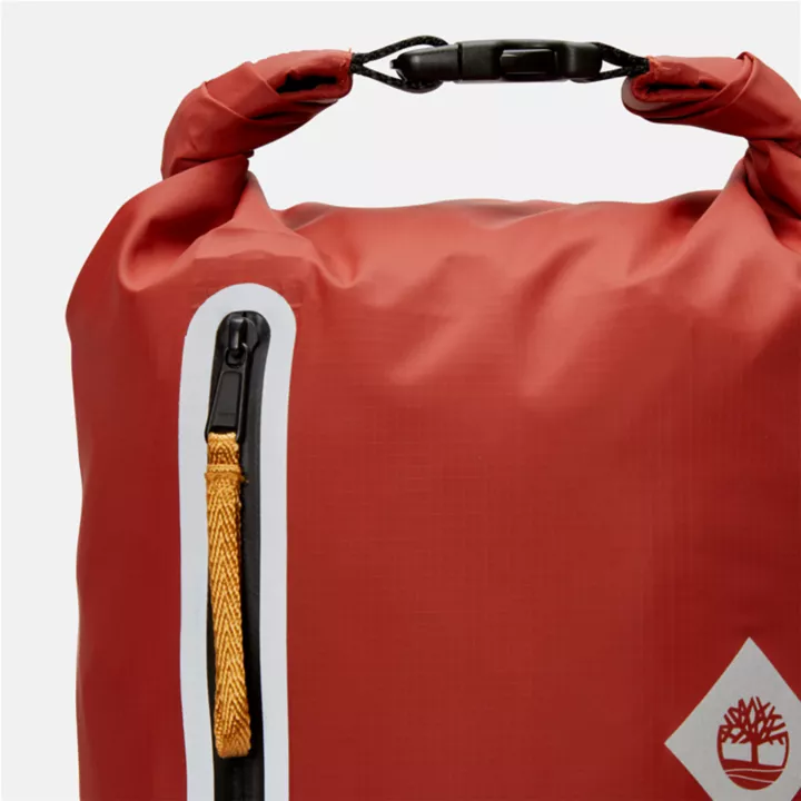 Mochila de viagem leve e unissex na cor vermelho escuro.