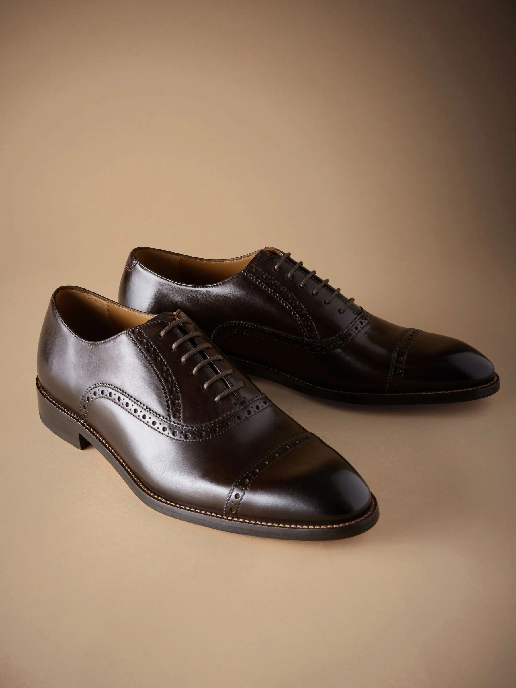 Bruin - Standaard pasvorm - Signature Leather - Oxford schoenen met neusstuk